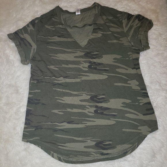 Hybrid & company Tops - Hybrid womans Sz. M camouflage t-shirt
